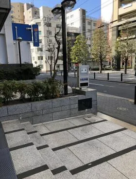 TUGビルの外観