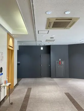 飯田橋駅東口(こころとからだの元氣プラザ)ビルの外観