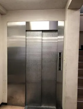 一松ビルの外観
