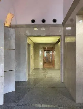 六番町学園通ビルの外観