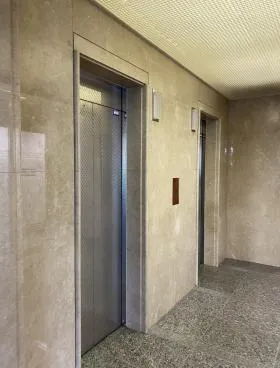 六番町学園通ビルの外観