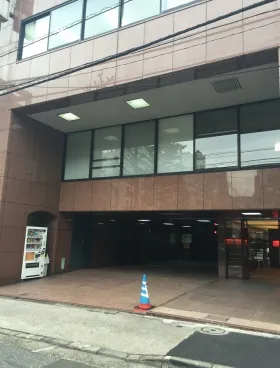 ニュー西新橋ビルの外観