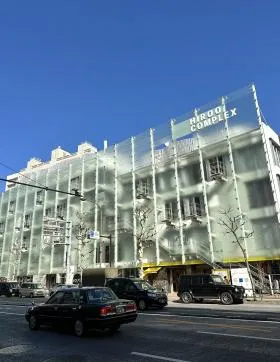 広尾コンプレックス(一期)ビルの外観