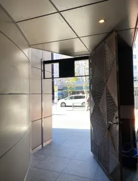 西新橋JKビルの外観
