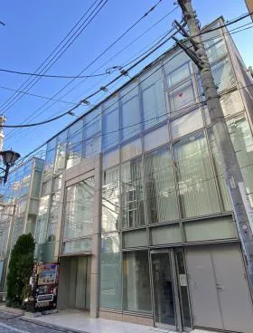 Tres表参道 A棟(旧:CUBRICKS A棟)ビルの外観