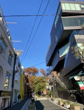 Tres表参道 A棟(旧:CUBRICKS A棟)ビルの外観