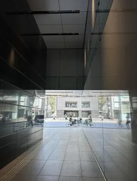 J6 Frontビルの外観