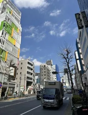 J6 Frontビルの外観