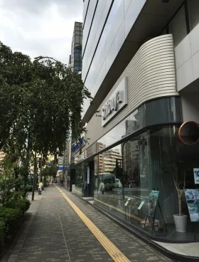 ヤナセ渋谷ビルの外観