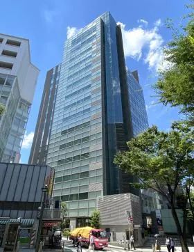 E・スペースタワーの外観