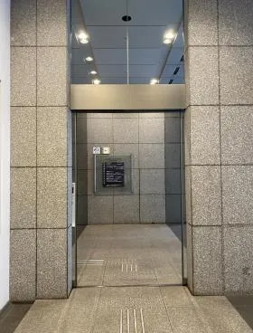 E・スペースタワーの外観