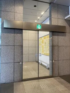 E・スペースタワーの外観