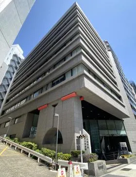 日本薬学会長井記念館ビルの外観