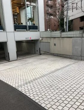 ZEXEL本社ビルの外観