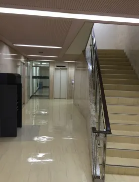 黒龍芝公園東館ビルの外観