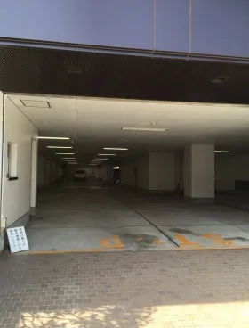 黒龍芝公園東館ビルの外観