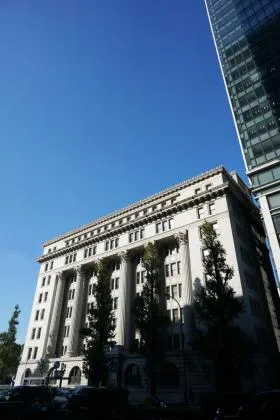 明治生命館ビルの外観