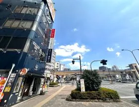 地上に出たら歩道橋がある方に進む
