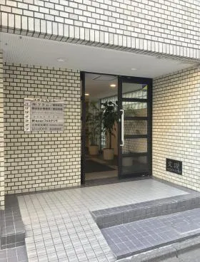 プラムスビルの外観