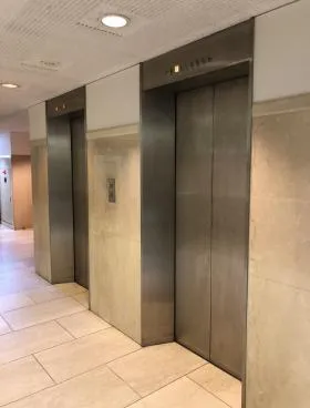 プライム高田馬場四丁目(旧:ユニゾ高田馬場四丁目)ビルの外観