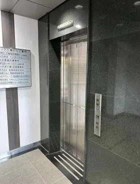 ライラック三栄ビルの外観