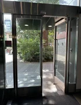 ライラック三栄ビルの外観