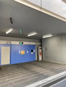 ザイマックス新宿御苑(旧:友泉新宿御苑)ビルの外観