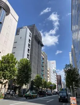ザイマックス新宿御苑(旧:友泉新宿御苑)ビルの外観