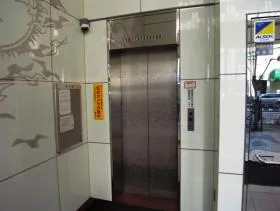 YKB新宿御苑ビルの外観