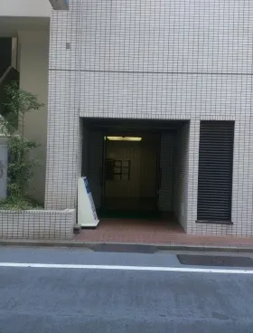 大橋御苑駅ビル別館の外観