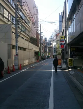 大橋御苑駅ビル別館の外観