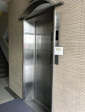 貝塚ビルの外観
