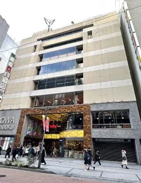 新宿NOWAビルの外観