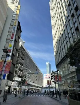 新宿NOWAビルの外観