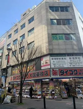山銀ビルの外観
