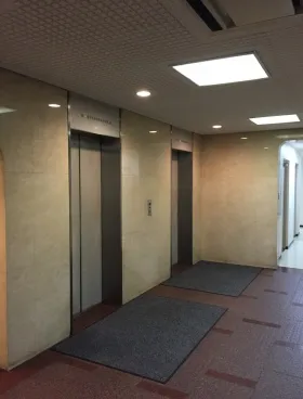 新宿タツミビルの外観