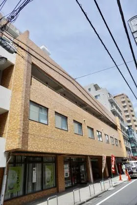 東信西新宿ビルの外観