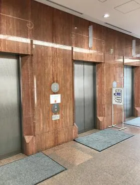 ウエストゲート新宿ビルの外観