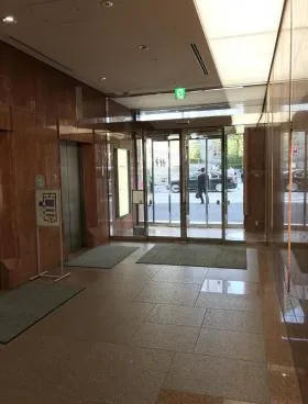 ウエストゲート新宿ビルの外観