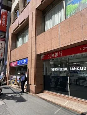 ウエストゲート新宿ビルの外観