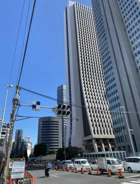 ウエストゲート新宿ビルの外観