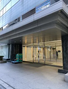 西新宿KFビルの外観