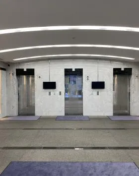 西新宿KFビルの外観
