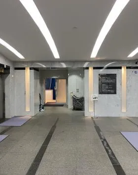西新宿KFビルの外観