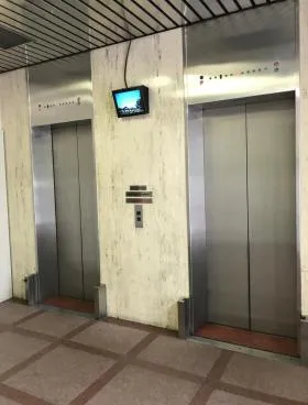 アドレスビルの外観