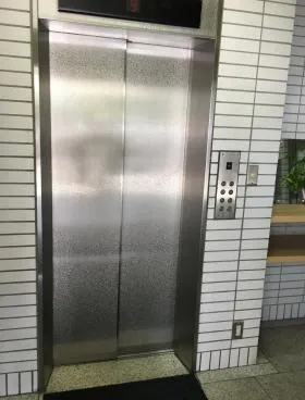 ISAビルの外観