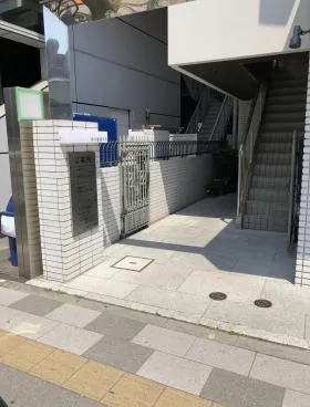 ISAビルの外観