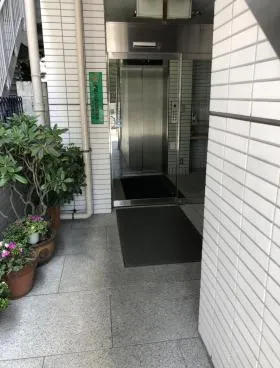 ISAビルの外観