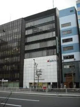 T-FRONTビルの外観