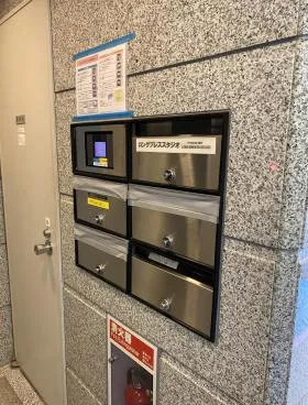 国際本社別館ビルの外観